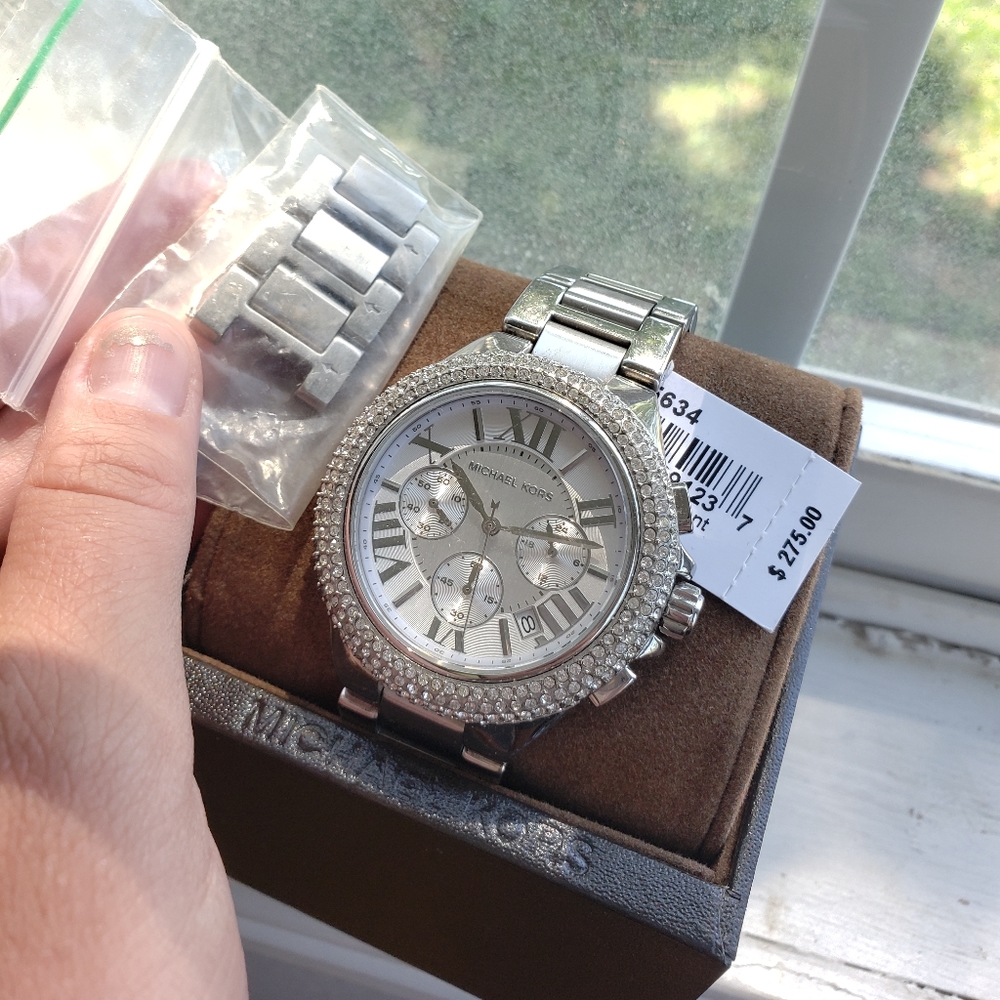 Watch - Picture 2 of 3